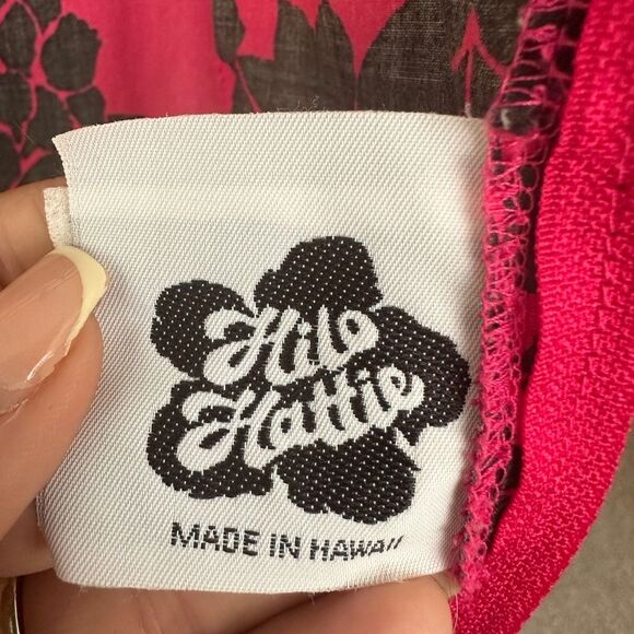 Hilo Hattie Hawaiian Vintage Lei Strand Puff Sleeve Flounced Ruffle Hem Muʻumuʻu - Picture 5 of 6